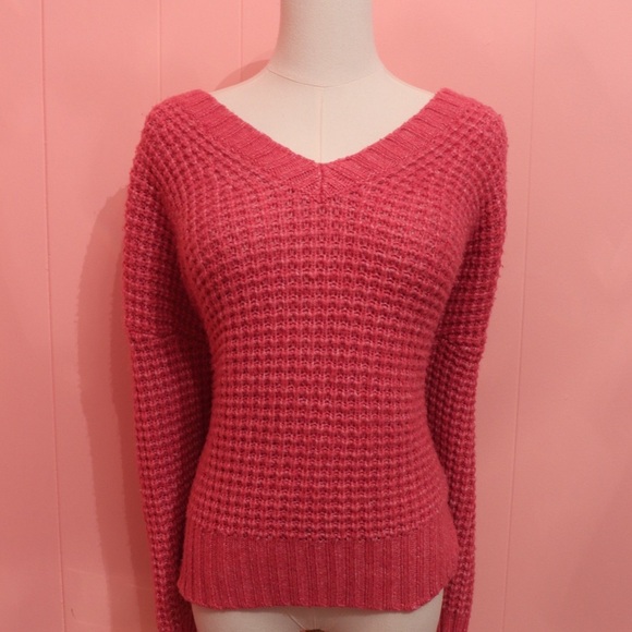 3/$25 American Eagle Pink V-Neck Sweater - Picture 2 of 3